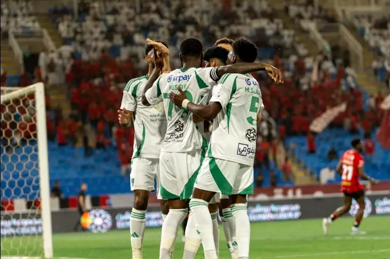 بطل آسيا يكتفي بالمركز الخامس.. الأهلي يهزم الرياض في ختام الدوري السعودي